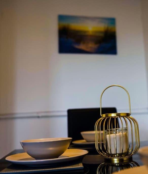 2 Bedrooms -Parking-Very Spacious-Wifi London Exterior photo