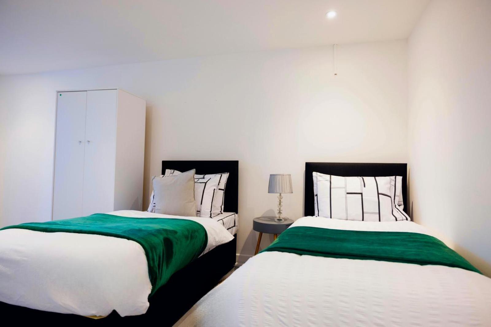 2 Bedrooms -Parking-Very Spacious-Wifi London Exterior photo