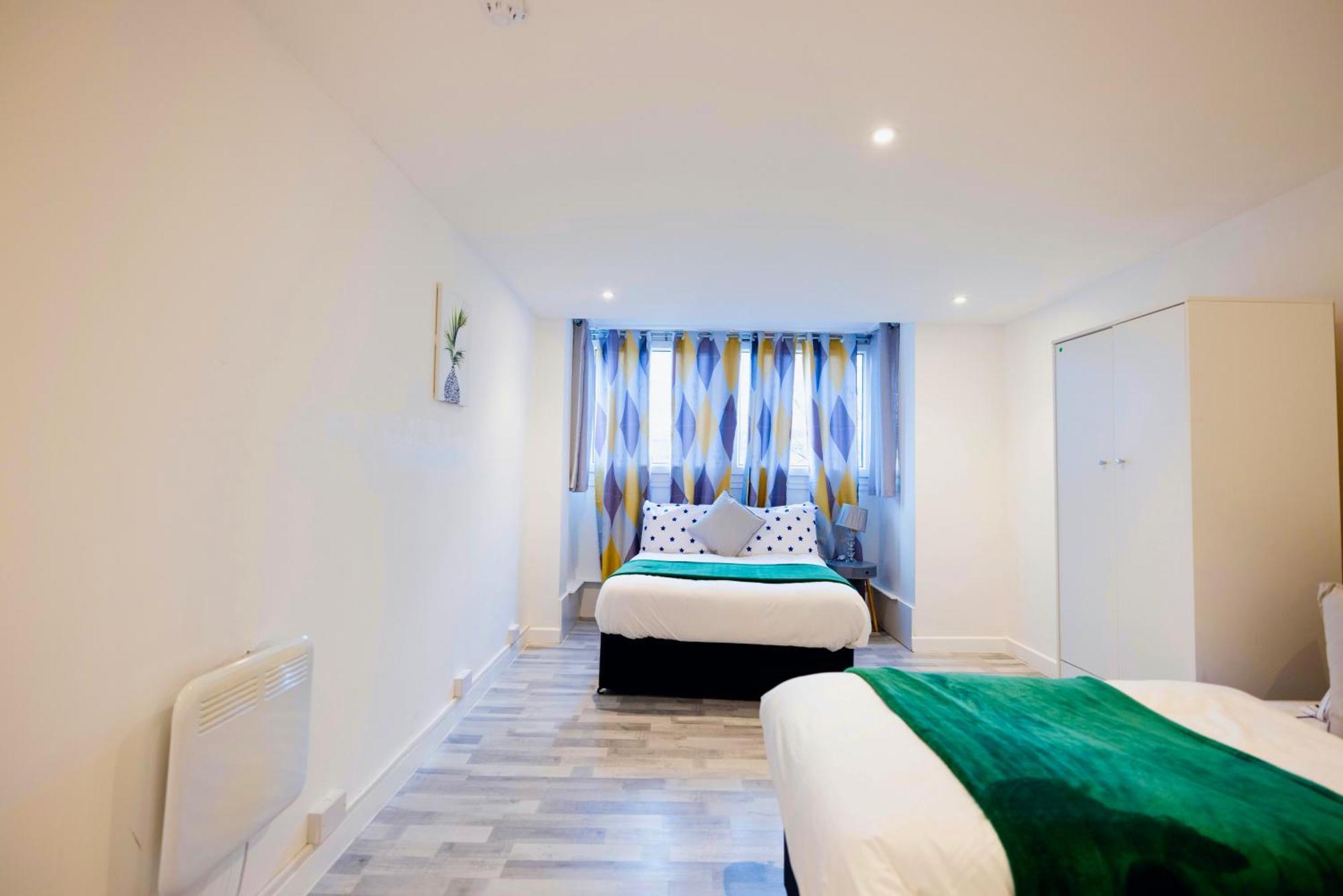 2 Bedrooms -Parking-Very Spacious-Wifi London Exterior photo