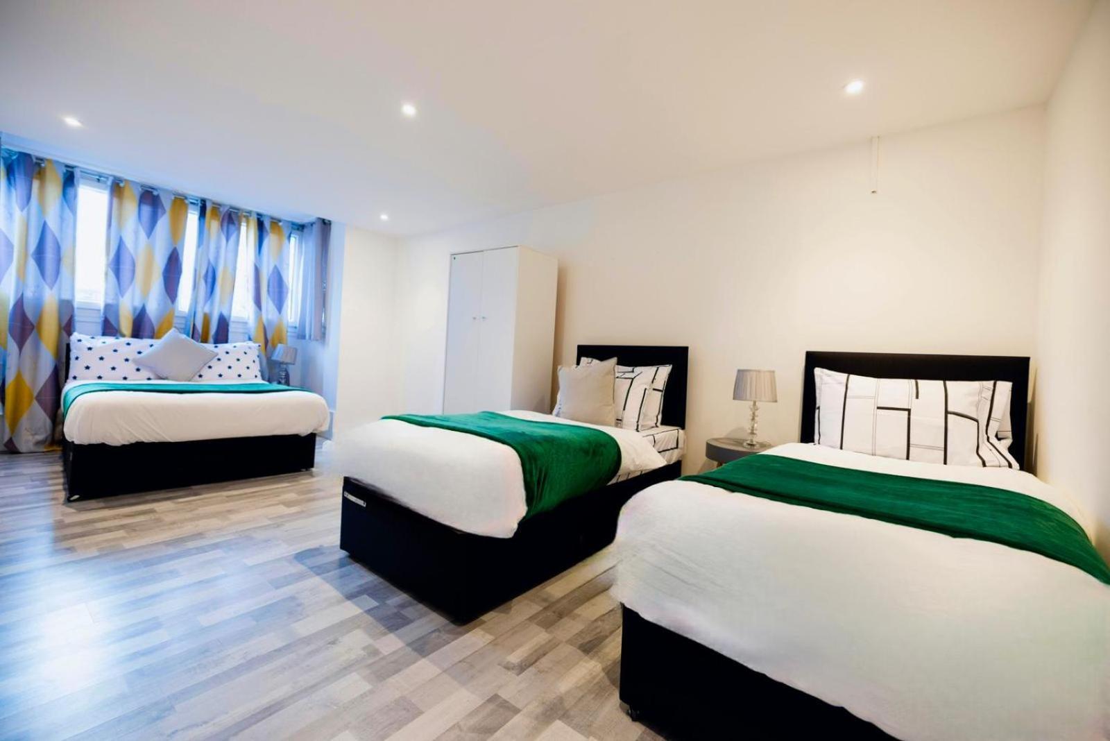2 Bedrooms -Parking-Very Spacious-Wifi London Exterior photo